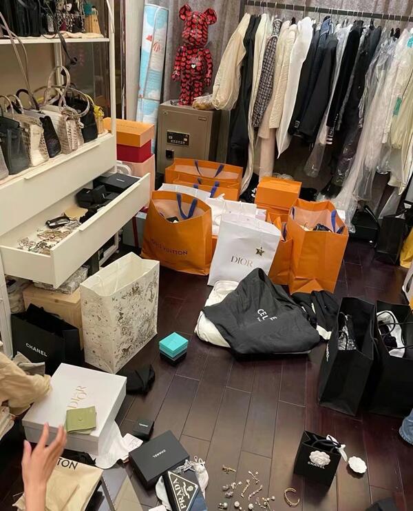 宿迁回收一线鞋服.jpg